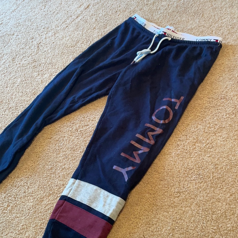 urban outfitters Tommy Hilfiguer sweats